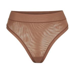 Skims Summer Mesh Thong in Jasper